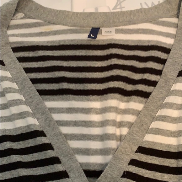 Divided button sweater - Picture 2 of 2